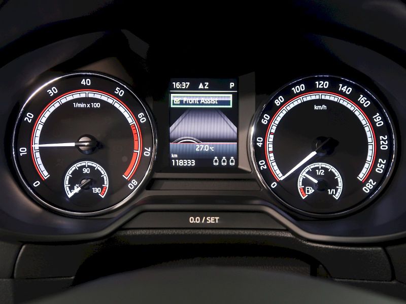 Škoda Octavia (2019) RS 2.0TSI 180KW DSG NAVI - fotka 17 z 39