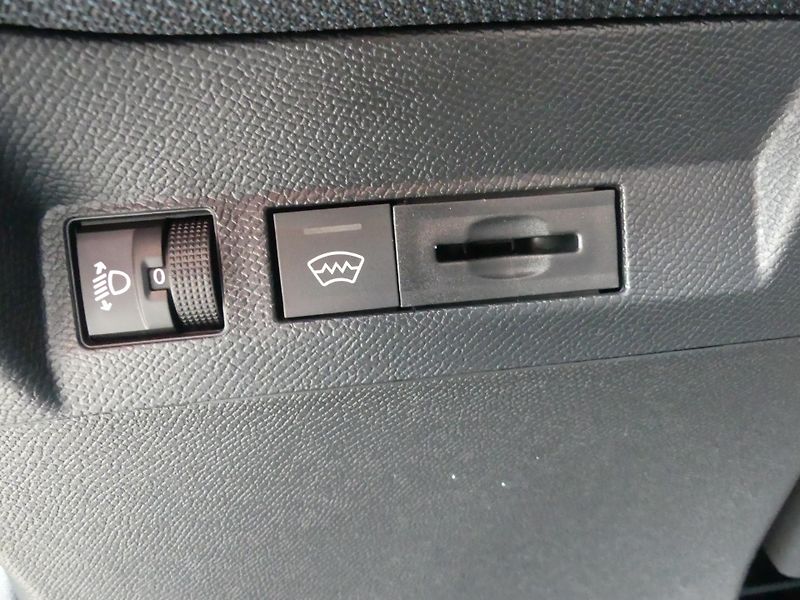 Citroën C5 Aircross (2026) PLUS Hybrid 145k Automatic    - fotka 20 z 23