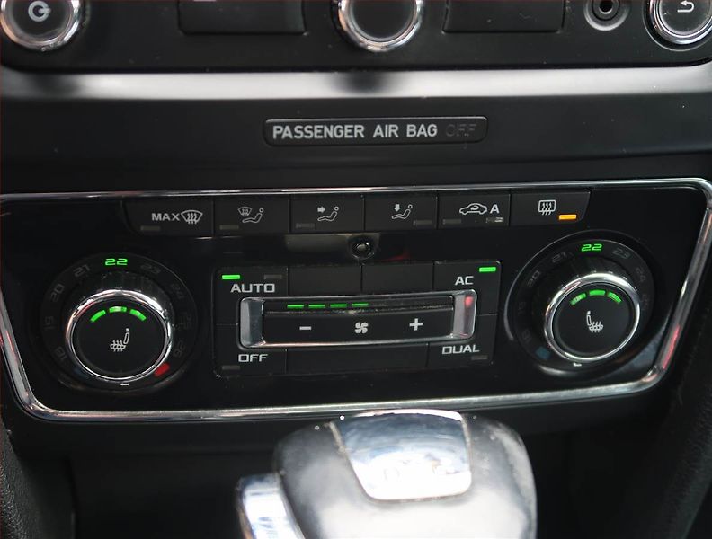 Škoda Superb (2011) Comfort 2.0 TDI, Automat, Navi - fotka 17 z 19