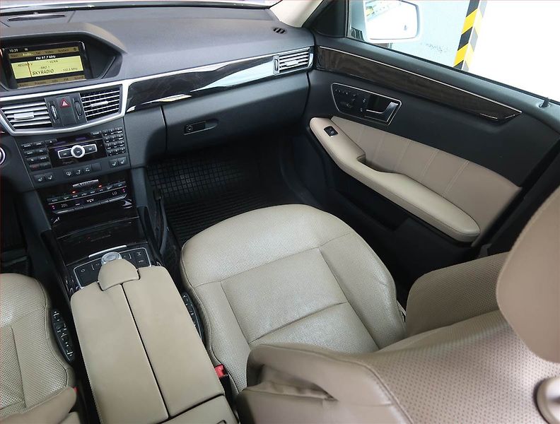 Mercedes-Benz Třídy E (2012) E 350 CDI 4MATIC, 4X4 - fotka 8 z 23