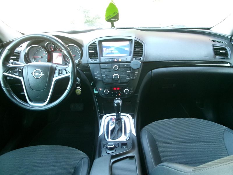 Opel Insignia (2012) 2,0CDTi AC NAVI TEMP AUT - fotka 20 z 28