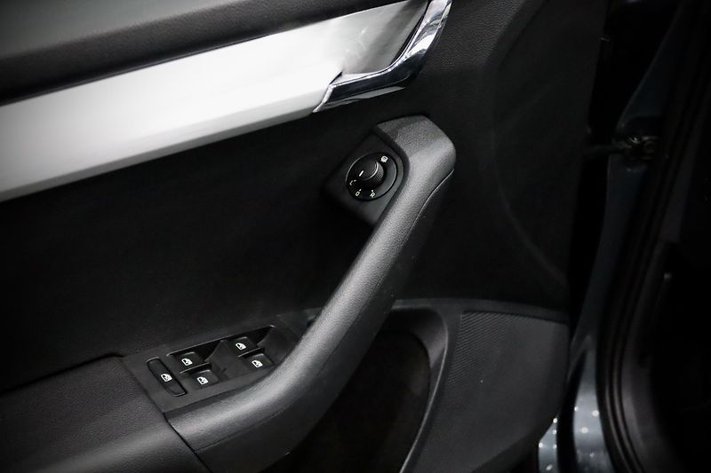 Škoda Octavia 3 FL Combi 1.4 TSI 110 kW DSG - fotka 12 z 34