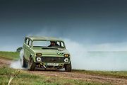 Lada Niva v rat rod úpravě.