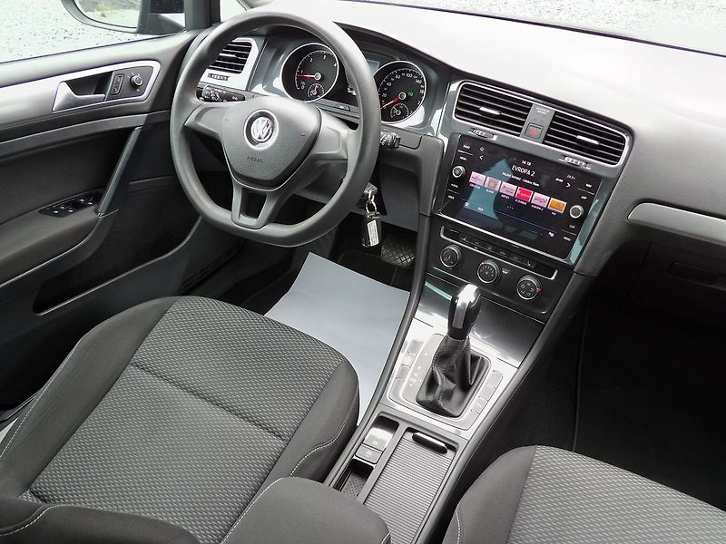 Volkswagen Golf 1.6TDI 85kW DSG Navi PDC - fotka 21 z 29