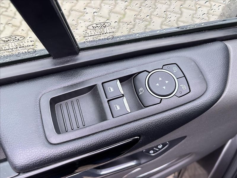 Ford Tourneo Custom 2,0 EcoBlue 136kW TitaniumX L2 - fotka 23 z 42