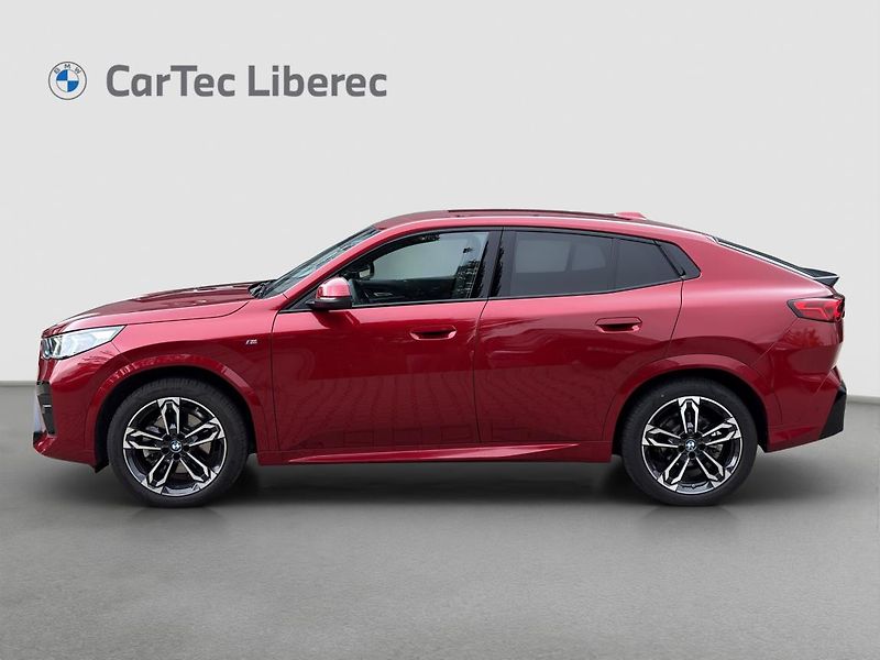 BMW X2 sDrive20i - fotka 6 z 23