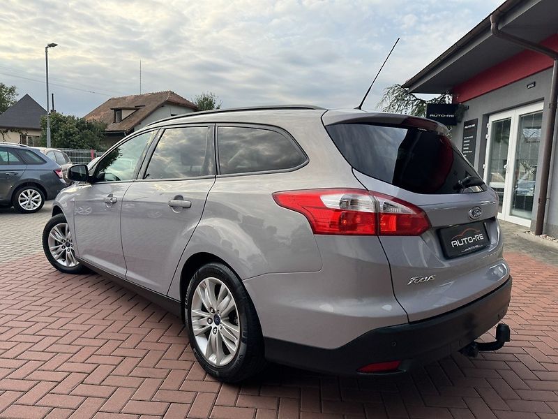 Ford Focus (2011) 1.6Ti-VCT Klima Parkování - fotka 3 z 48