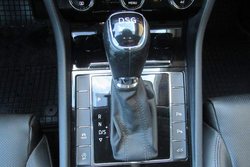 Škoda Superb 2.0 TDI DSG L&K TAŽNÉ - fotka 24 z 41