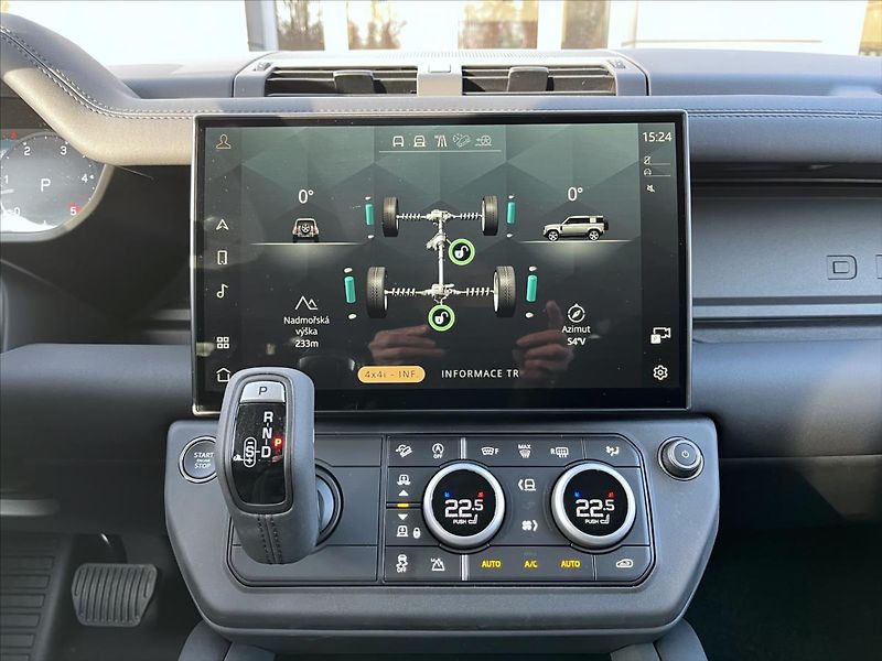 Land Rover Defender 3,0 110 X-Dynamic SE D250 AWD - fotka 12 z 14