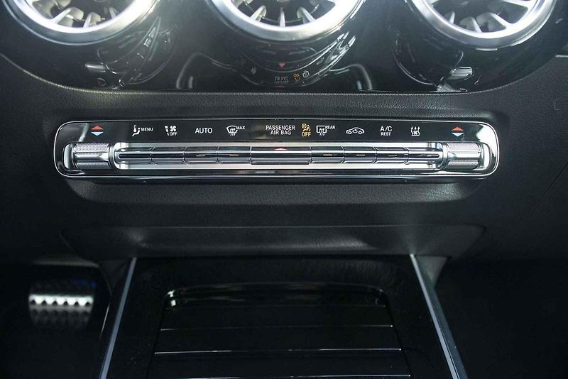 GLA s hybridem do zásuvky je ideální volbou do města a okolí.