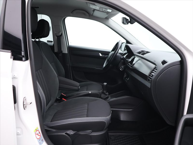 Škoda Fabia 1,0 TSI Style CZ - fotka 11 z 28