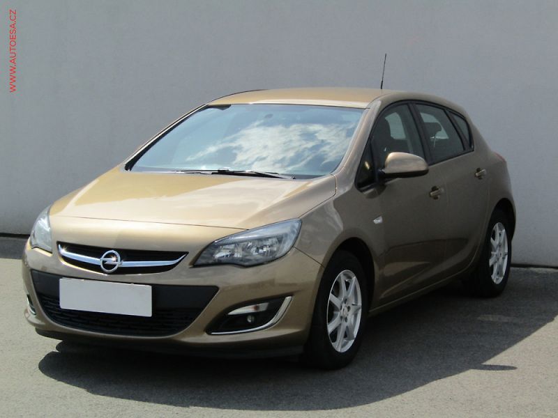 Opel Astra (2013) 1.4 Turbo, ČR - fotka 3 z 3