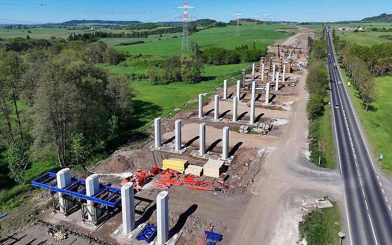 Stavba dálnice D6 v úseku Knínice - Bošov.