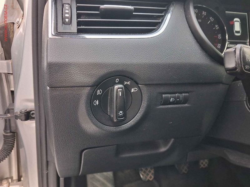 Škoda Octavia (2014) 2.0 TDi, ČR, Elegance - fotka 15 z 18