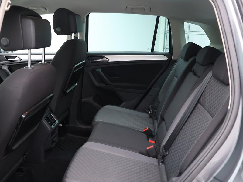 Volkswagen Tiguan 1,4 TSI 110kW DSG LED 1.Maj. - fotka 14 z 35