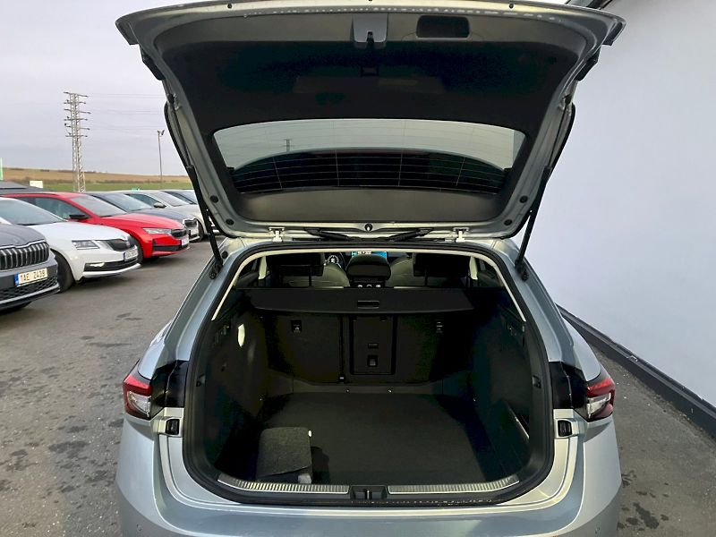 Škoda Superb (2024) COMBI SELEC TD 110/2.0 A7F - fotka 18 z 33