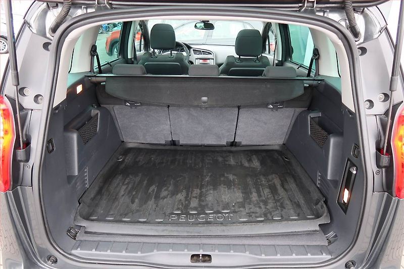 Peugeot 5008 (2012) 2.0 BlueHDi, Tempomat - fotka 13 z 17