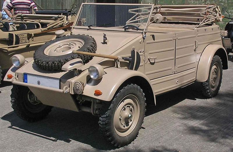 Sestavili jsme žebříček TOP 10 nejpoužívanějších a nejznámějších automobilů, které svým způsobem zasáhly do dění II. světové války. Jasnou jedničkou mezi nimi je Jeep Willys MB.