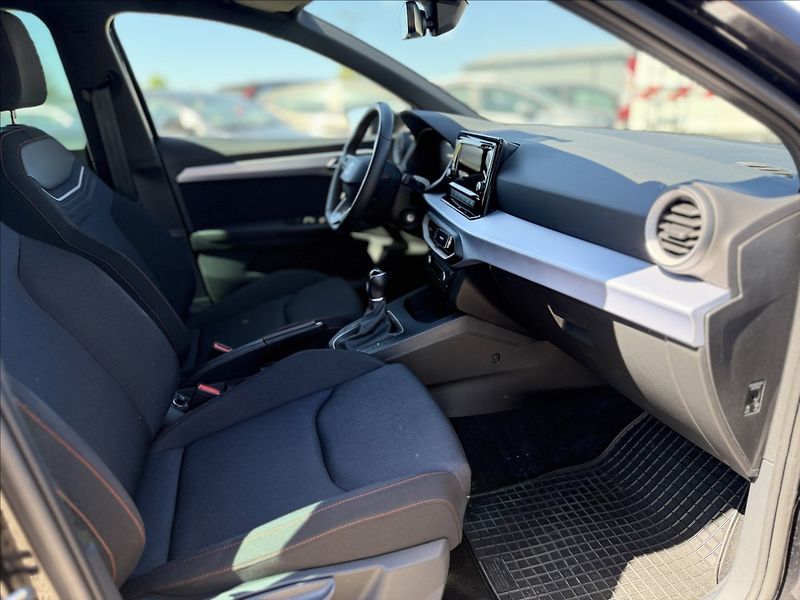 Seat Ibiza FR 70kW VIRTUAL 6tKm - fotka 32 z 35