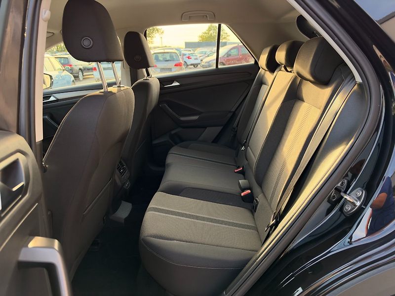 Volkswagen T-Roc (2021) Design 1.0 TSI 81kW - fotka 14 z 18