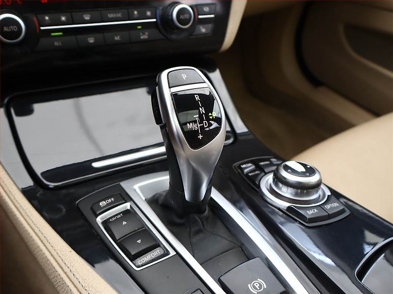 BMW Řada 5 (2012) 530d xDrive, 4X4, Automat - fotka 11 z 21