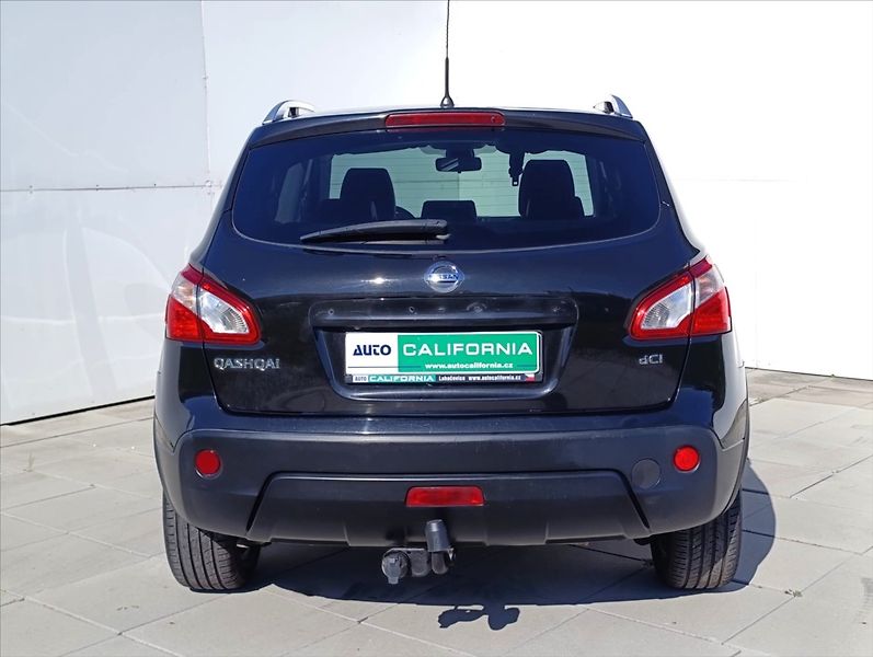 Nissan Qashqai 2,0 DCi 4x4 kamera tažné 1m ČR - fotka 8 z 39