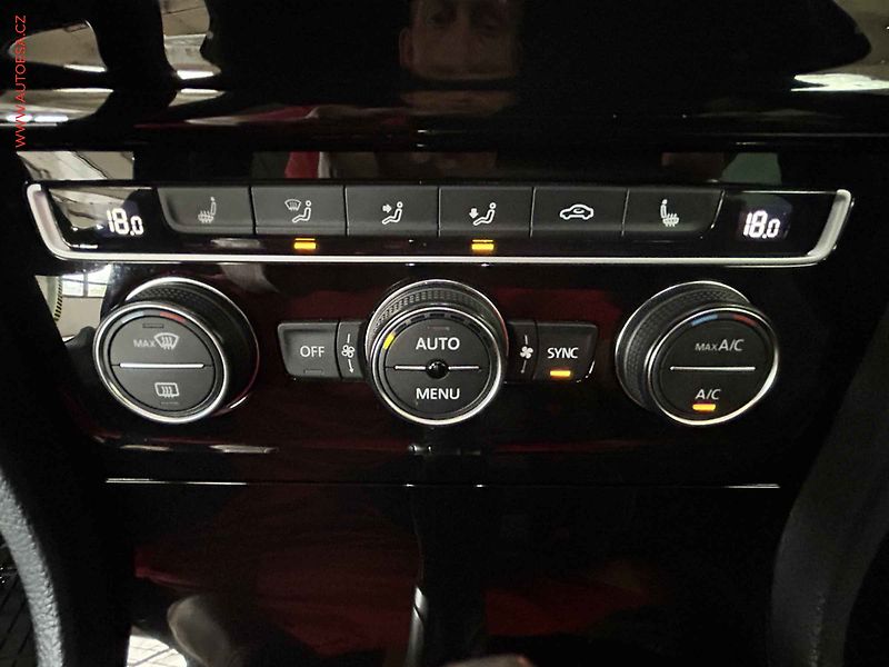 Volkswagen Golf (2016) 2.0 TSI 4x4, ČR, DSG, STK8 - fotka 14 z 19