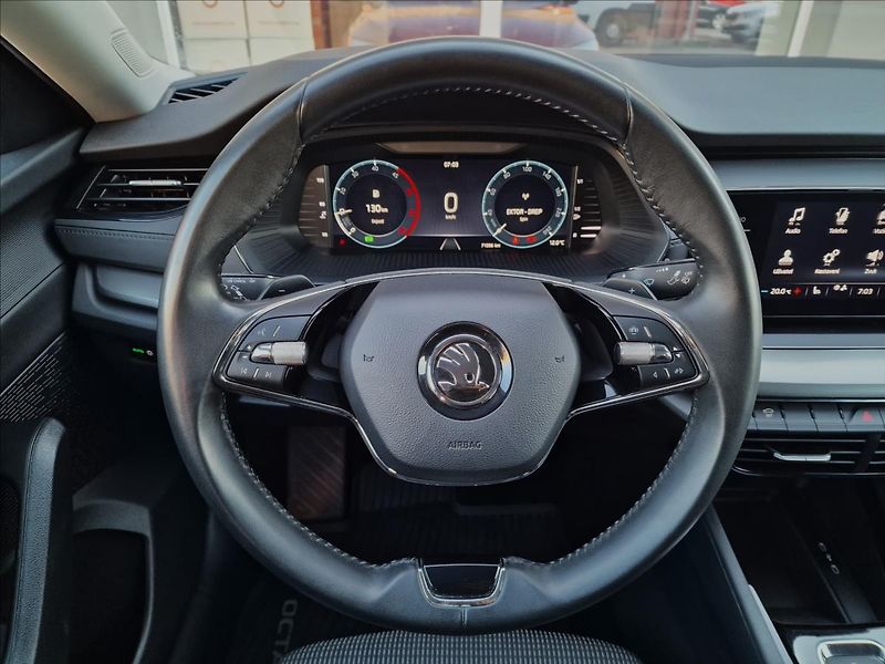 Škoda Octavia 2.0 TDI DSG,původ ČR,1.Maj - fotka 21 z 50