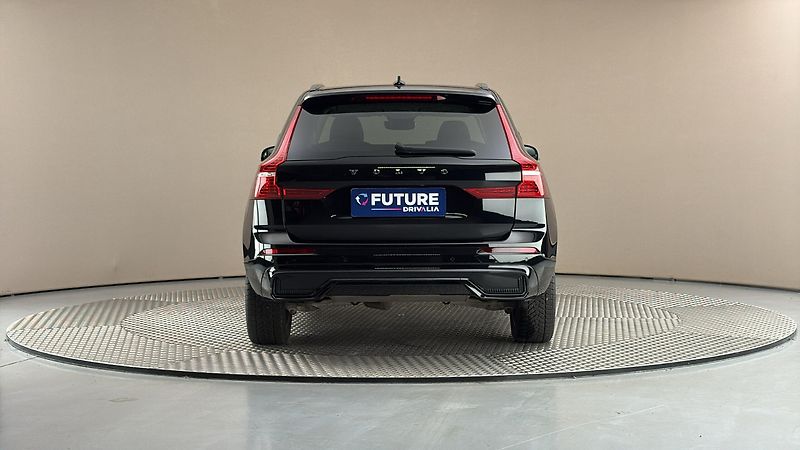 Volvo XC60 2.0 B4 AUT AWD Plus Dark - fotka 5 z 28