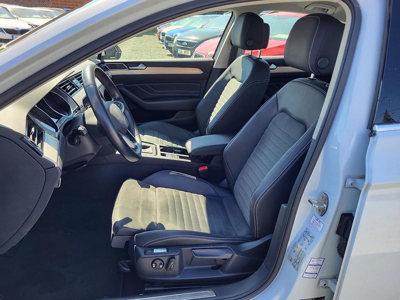 Volkswagen Passat SEDAN 2.0 TDi ELEGANCE *ČR - fotka 7 z 48