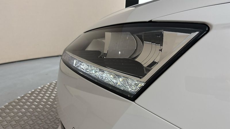 Škoda Fabia 1.0 TSI Ambition Combi - fotka 18 z 23