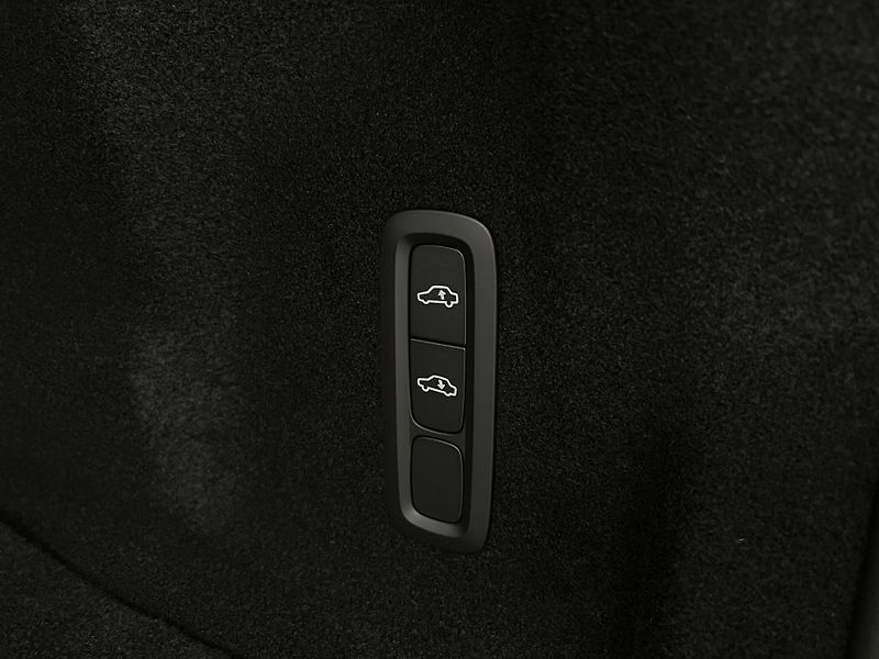 Volvo XC60 (2026) T6 AWD RECHARGE DARK PLUS AUT - fotka 17 z 45