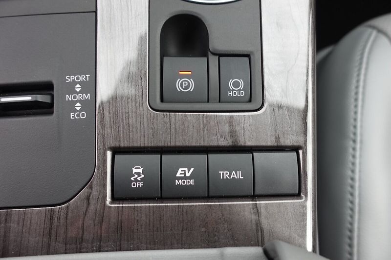 Toyota Highlander 2,5HSD Prestige 4x4 - fotka 23 z 34