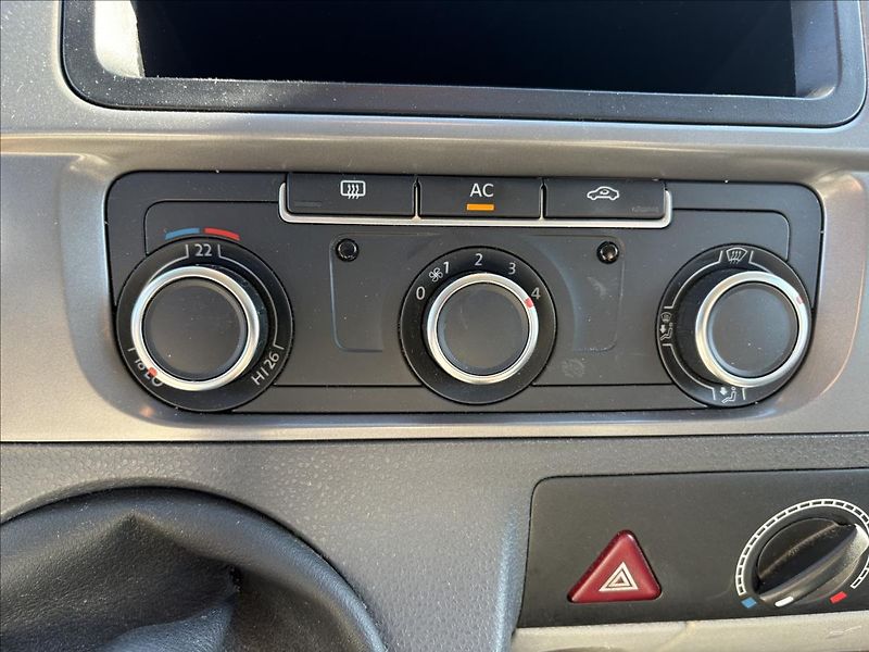Volkswagen California 2,0 TDi103kW Beach,1.Maj,Servi - fotka 11 z 34