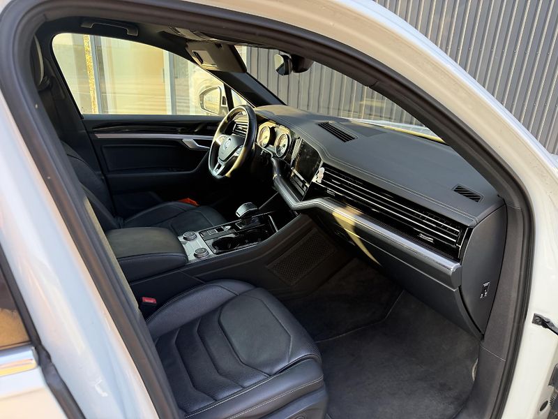 Volkswagen Touareg (2018) R-LINE V6 3,0 TDI 210 kW - fotka 11 z 13