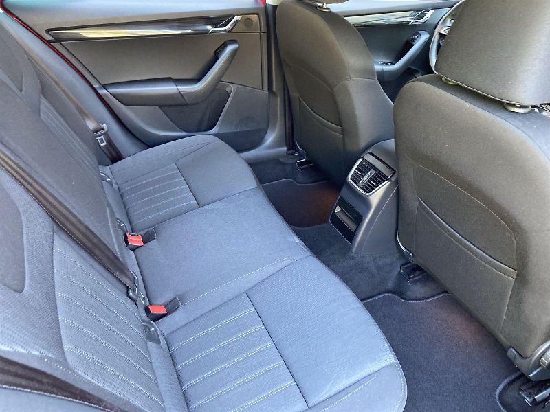Škoda Octavia (2018) Combi 1.6 TDI Style - fotka 11 z 32