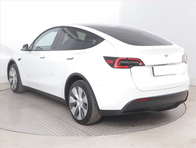 Tesla Model Y (2022) Long Range AWD 79kWh, SoH 90% - fotka 4 z 22