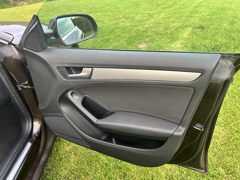 Audi A5 2.0TDI 100KW,TZ,DIGI,XENONY - fotka 22 z 49