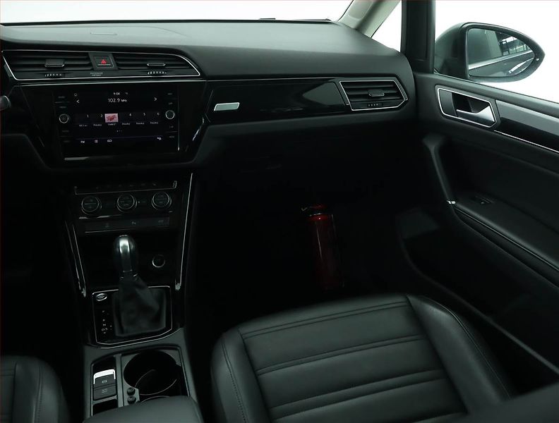 Volkswagen Touran (2019) Highline 1.5 TSI - fotka 8 z 21