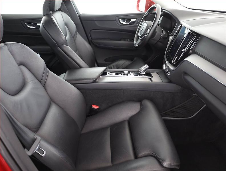 Volvo XC60 (2020) B4 AWD - fotka 7 z 22