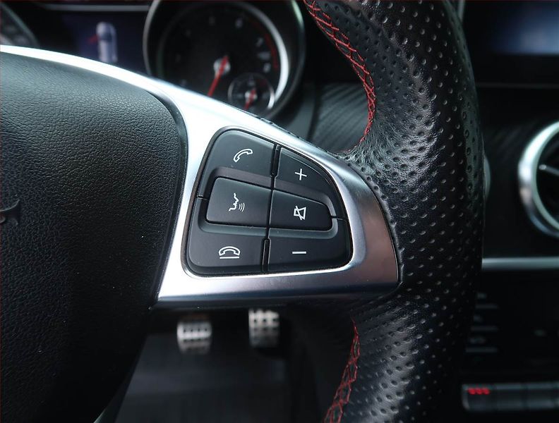 Mercedes-Benz Třídy A (2017) A 180, Kůže, Tempomat - fotka 17 z 17