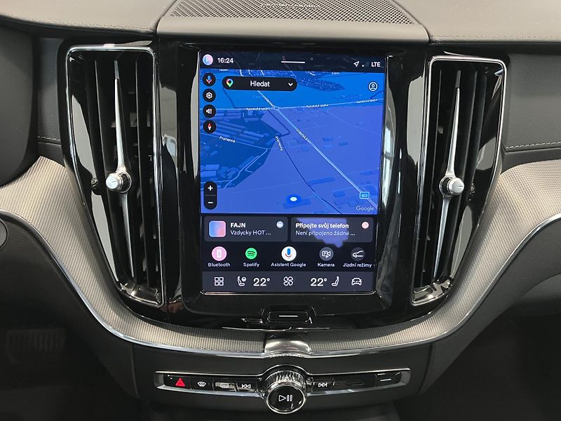 Volvo XC60 B4 FWD Ultimate Dark AT8 - fotka 26 z 44