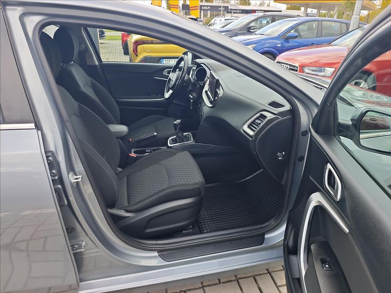 Kia Ceed SW 1,4 T-GDI  TOP - fotka 14 z 22