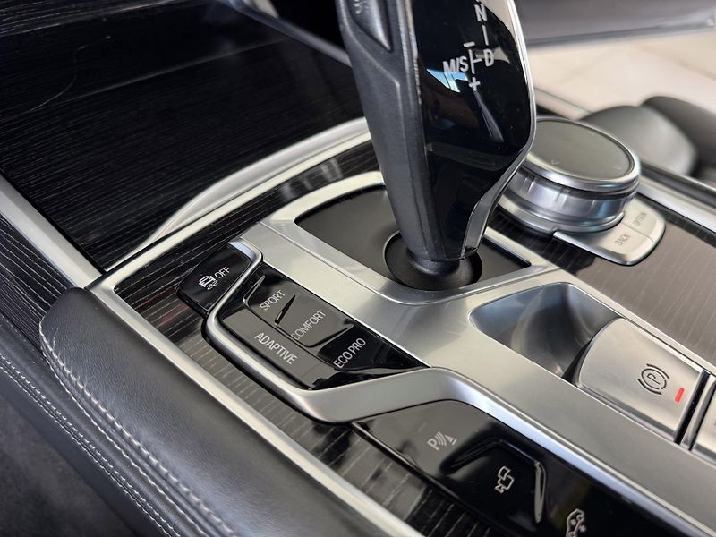 BMW Řada 7 730d xDrive*Dověry*360°Kam*DPH - fotka 29 z 51