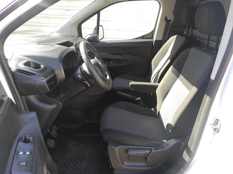 Toyota ProAce City 1,5D-4D 75kW L2, 1 maj., ČR - fotka 3 z 9