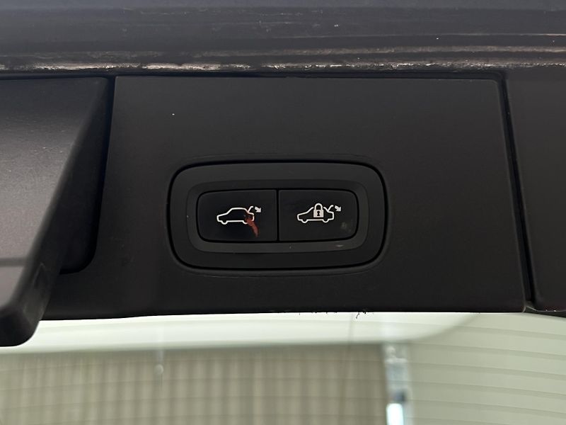 Volvo V90 CC D5 AWD PRO CZ 1. maj. - fotka 43 z 44