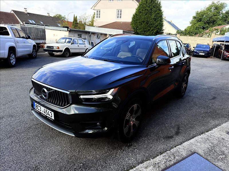 Volvo XC40 2,0 T4 Inscription AWD - fotka 1 z 31