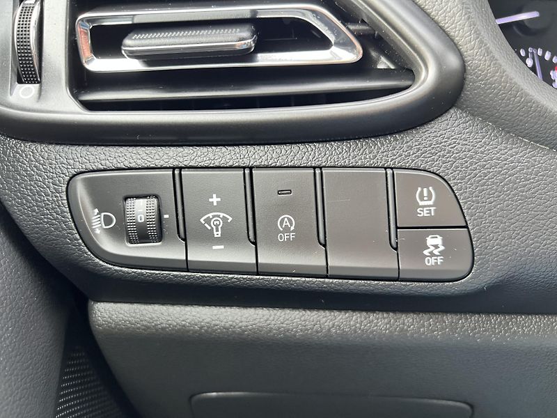 Hyundai i30 1.5T-GDi KAMERA PŮVOD ČR 1.MAJ - fotka 13 z 47