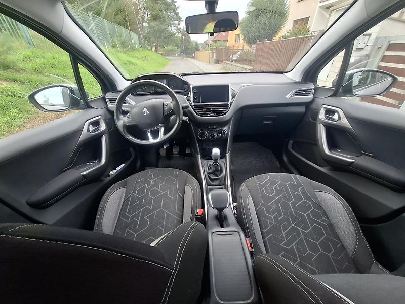 Peugeot 2008 (2019) Perfektni tech.stav - fotka 11 z 20