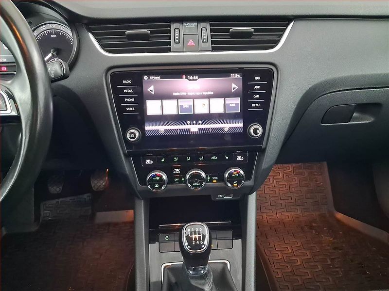 Škoda Octavia (2018) Style 2.0 TDI, ČR,1.maj, Navi - fotka 12 z 19